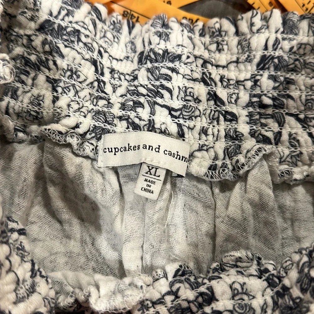 Cupcakes and cashmere skirt - Picture 2 of 3